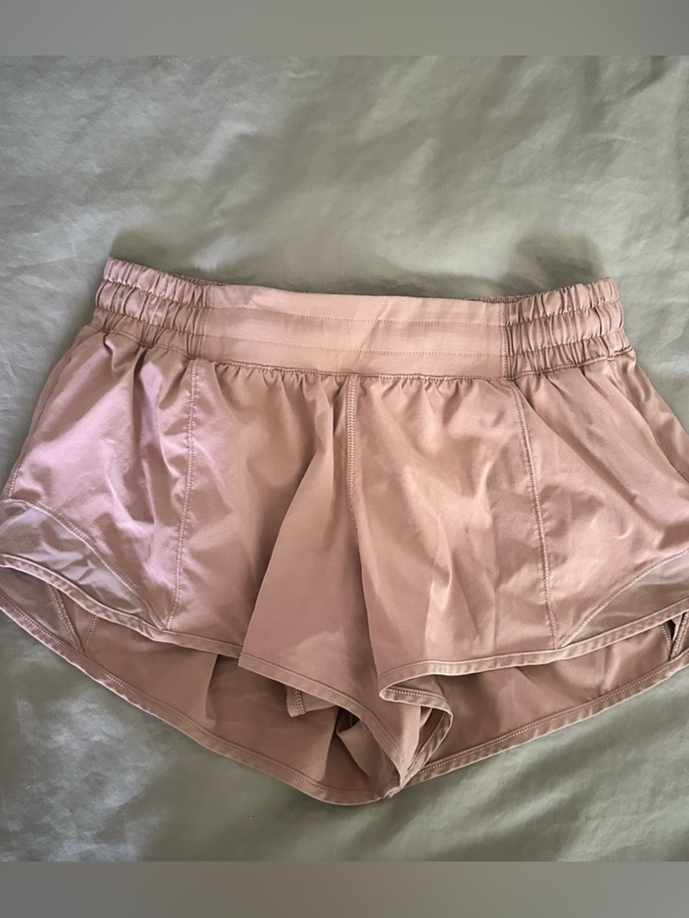 Women’s lululemon pink hotty hot shorts 2.5inch size 8 regular